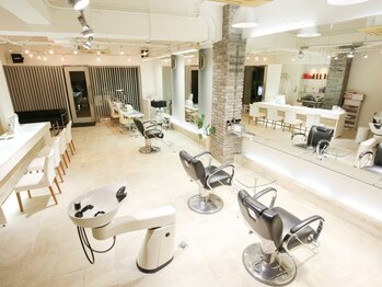 グランディール(Grandir)の写真/【豊中】幅広い層のお客様から支持される心地よい空間の実力派サロンで理想のスタイルを叶えます☆