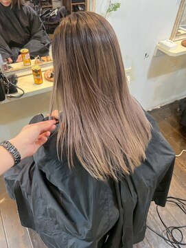 ウル(Ulu) 白髪ぼかしバレイヤージュ