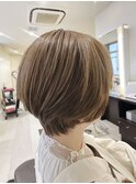 カーキマットベージュ　グロスショートボブ