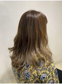ハイライトとグラデーションでつくるグレージュカラー