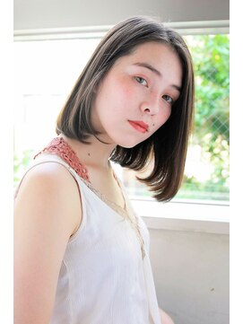 ルティア(Lutia) ナチュラルストレートロブ