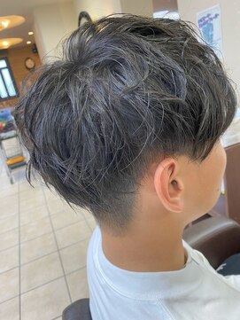 アールモンドヘア新世界 ツーブロマッシュ