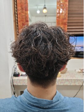 ヘアスタジオ クリブ(HAIR STUDIO CRIB) センターパートツイストスパイラル