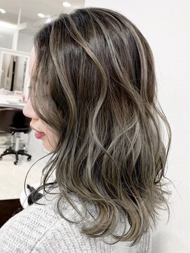 ワンズリー 本厚木店(ONE's ly) 韓国/インナーカラー/ハイライト/ケアブリーチ[本厚木駅]