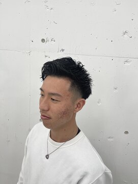 ウェルネス(Wellness) ツイストパーマ／サイドパート／韓国マッシュ／フェード1