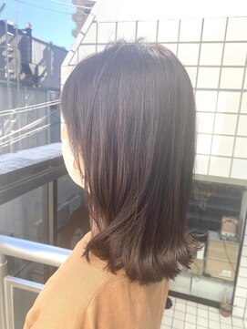 ヌーベルバレ(Nouvelle Vallee) 白髪染め/アッシュベージュカラー/外はねスタイル/グレイカラー