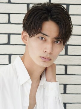 オーシャントーキョーオーバー(OCEAN TOKYO OVER) 韓国ヘアカルマパーマコンマバングセンターパート黒髪ウルフ