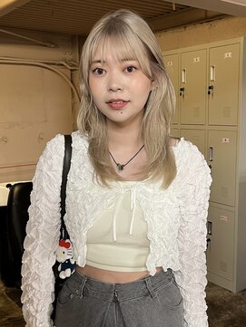 イル(iru) ホワイトベージュ、レイヤーカット