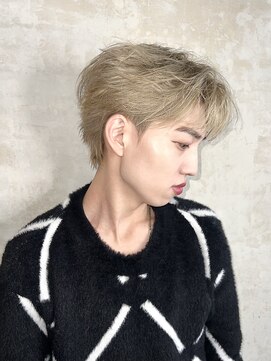 ルアウアオ(LUAU Ao) 《北斗》韓国フェザーマッシュ / Instagram - @hokutooo16