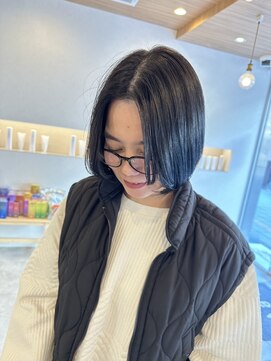 ウタリ(utari) ブルーブラックとミニボブ【難波 桜川/髪質改善】