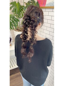 リール(THE RIRE.) ＊THE  RIRE.  ツイン編みおろしアレンジ＊