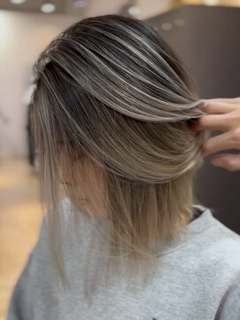 メリー オオサカ(Merly Osaka) ママさんに人気！コントラストバレイヤージュ