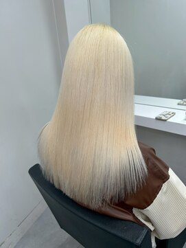 Beleza 川越 -ブリーチ・ハイトーン・ダブルカラー・エクステ・羽エクステ- 17856髪質改善ミルクティーブロンドレイヤーシャンパンベージュ