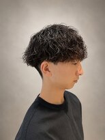 ニーイチイチ(211)&nbsp;メンズ波巻きパーマ/刈り上げ