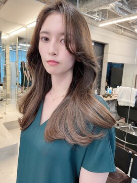 フォンズ(FONS) 小顔に見せるオルチャンヘア 流れる顔まわり シアーベージュ