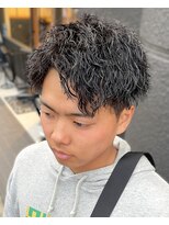 フリーク バーバーショップ 都島店(FREAK BARBER SHOP) 黒髪縦落ちツイストスパイラルパーマツーブロックアップバング