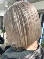 イリ 梅田(ili)&nbsp;ハイライトカラーミルクティーベージュレイヤーカット