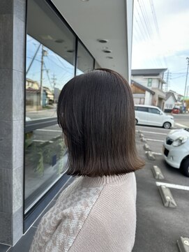 メゾン アヴァロ(Maison Avallo) 切りっぱなしアッシュグレージュロブ