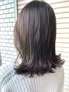 アイリス(IRIS) グレージュ切りっぱなしボブ前髪ありミニボブミルクティベージュ