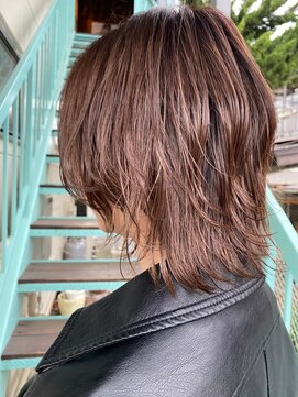 ホワイト(WHITE HAIR@NICOLA) ショートウルフ×シルバーカラー