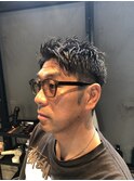アップバング　ローフェードカット