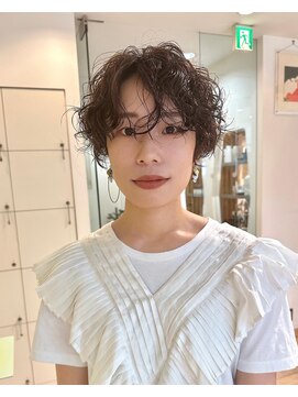 ビファインイーハアヴェダ(Befine e-ha AVEDA) ハンサムショートのくるくるパーマ