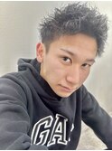 ツーブロック刈り上げツイストパーマアップバングメンズヘア