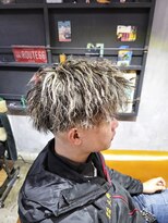 アノ(Ano.)&nbsp;ツイストパーマホワイトメッシュスキンフェードアップバング