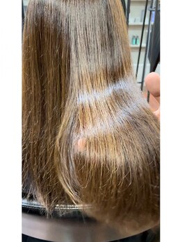 髪の深部まで浸透し補修するトリートメントで、毛先まで潤いをたっぷり補給！あなた史上最高の髪質を実現＊