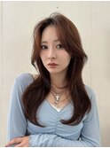 レイヤーカットくびれヘアナチュラルブラウンカラー