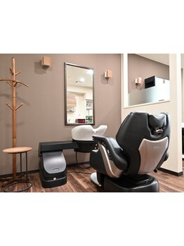 少人数制×プライベート空間で、あなたに似合う清潔感ヘアをご提案！一人ひとりの魅力を引き出します。