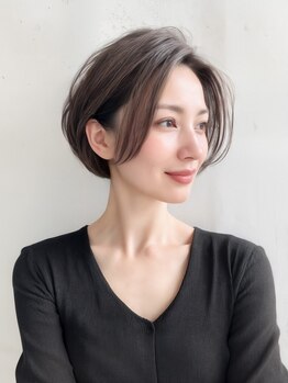 「暗くするだけの白髪染めは、もう終わり。」“明るさ×白髪カバー×艶” を同時に叶える大人カラー。