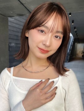 切りっぱなし　レイヤーボブ　外ハネ　ワインレッド　小顔