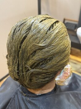 ヘアーサロン モカ(Hair salon MOKA)の写真/白髪を染めるだけじゃない。髪と頭皮をいたわるヘナカラーで白髪カバー