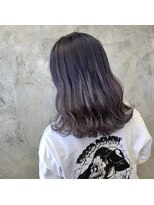 O&nbsp;クセ毛風パーマ外ハネミディ×ツヤ髪暗髪アッシュカラー