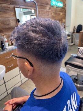 ボブズ ヘアー 369(Bob's Hair 369) スキンフェード、カラー