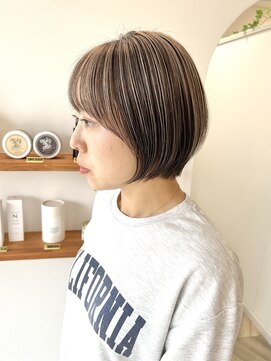 アエル(aeru) ショートボブ/ミニボブ/ハイライト/ミルクティーベージュ