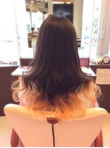 裾カラーオレンジブラック巻き髪ヘアアレンジ
