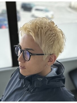 ブロンドスパイキーショート