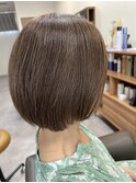 ショートボブ×オリーブグレージュ