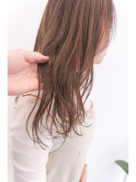 シカ(sica) ブリーチ無しでも透明感とろみベージュ。