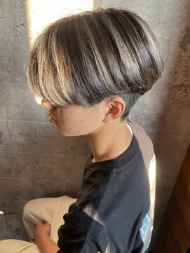 ロンド クラン 岡崎(Lond Clan) センターパート_メッシュ_ハイライト_ツーブロック