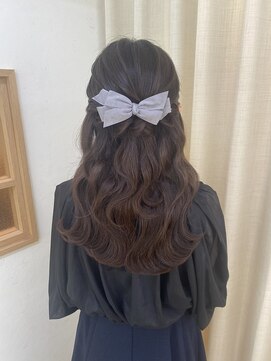 ソノ(sono) アップ　ハーフアップ　波ウェーブ　参列ヘア