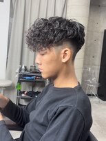 イーラ(era)&nbsp;外国人スペインカール　メンズ　パーマ　フェード　眉カット