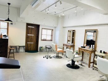 アリア ヘアデザイン(aria hairdesign)の写真/酸性ストレート×カラーの同時施術も可能。落ち着いて過ごせるから長時間の施術でも安心◎