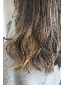 ヘアーデザインフアリ(Hair design fuari) インナーカラーミルクティーベージュ