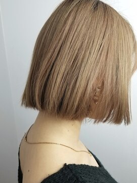 フルショウ 梅田(FURUSHO) ぶつ切りボブ 切りっぱなしミニマルボブミルクティーブロンド
