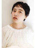 緩めパーマのオン眉ミニウルフショート