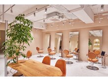 雑誌や業界誌出演&SNSで人気のスタイリストが在籍【表参道/ブリーチ/ダブルカラー/縮毛矯正/髪質改善】