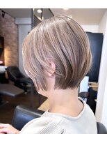 ハーツ(Heart's)&nbsp;白髪ぼかし/ショートボブ/似合わせカット